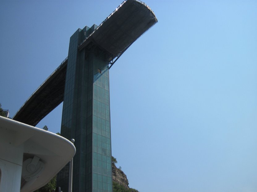 040-observation tower from Maid of the Mist.jpg